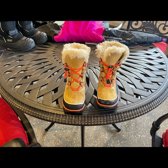 Sorel winter boots size 2 - Picture 2 of 3